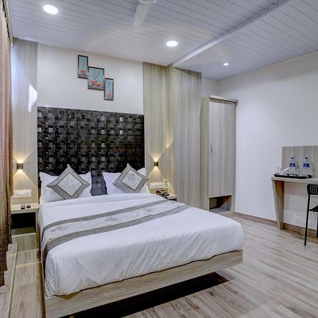 Hotel Arts International Mumbai Bagian luar foto