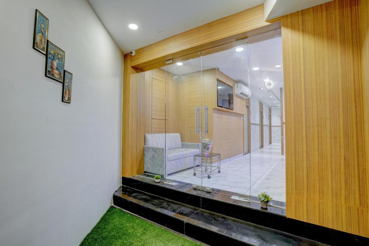 Hotel Arts International Mumbai Bagian luar foto