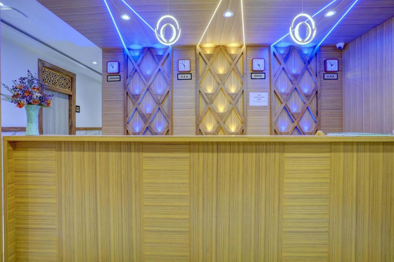 Hotel Arts International Mumbai Bagian luar foto