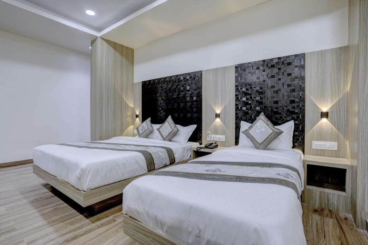 Hotel Arts International Mumbai Bagian luar foto