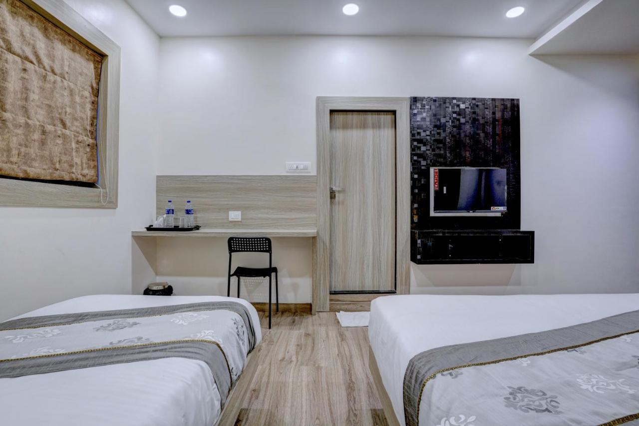 Hotel Arts International Mumbai Bagian luar foto