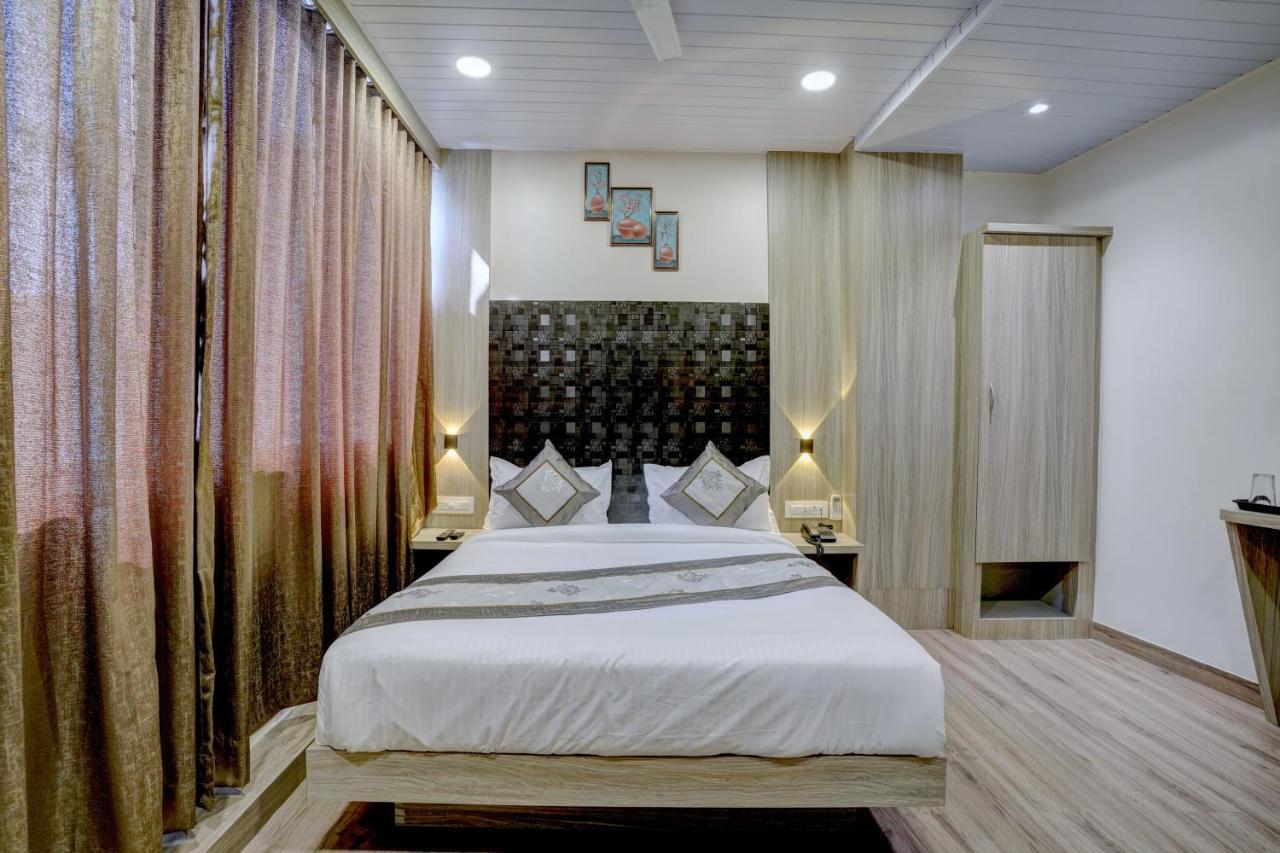 Hotel Arts International Mumbai Bagian luar foto