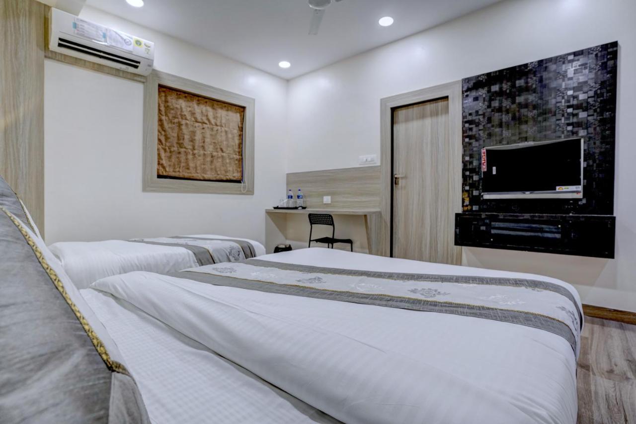 Hotel Arts International Mumbai Bagian luar foto