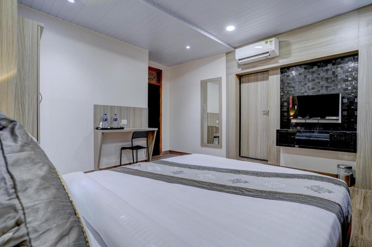 Hotel Arts International Mumbai Bagian luar foto