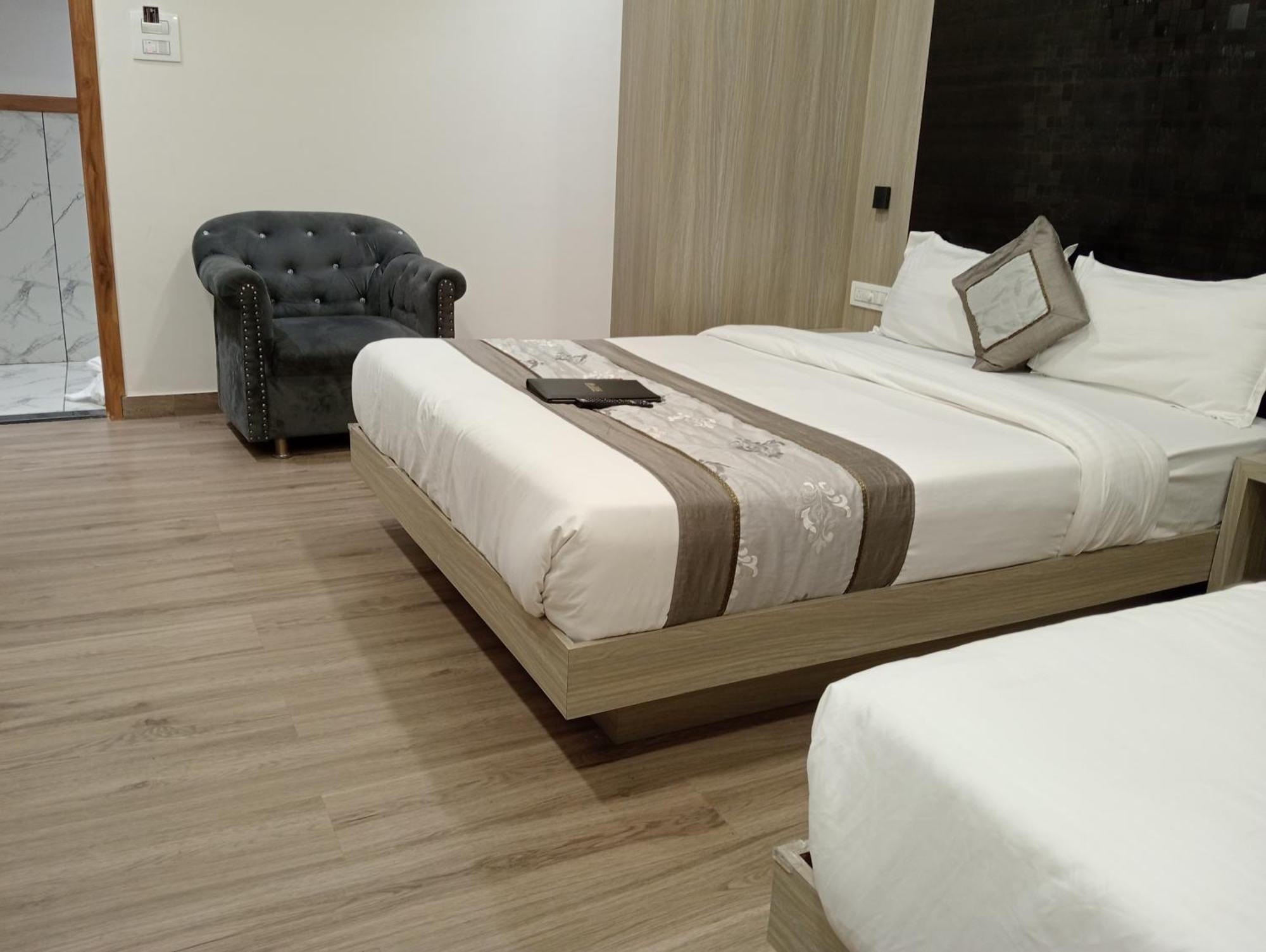 Hotel Arts International Mumbai Bagian luar foto