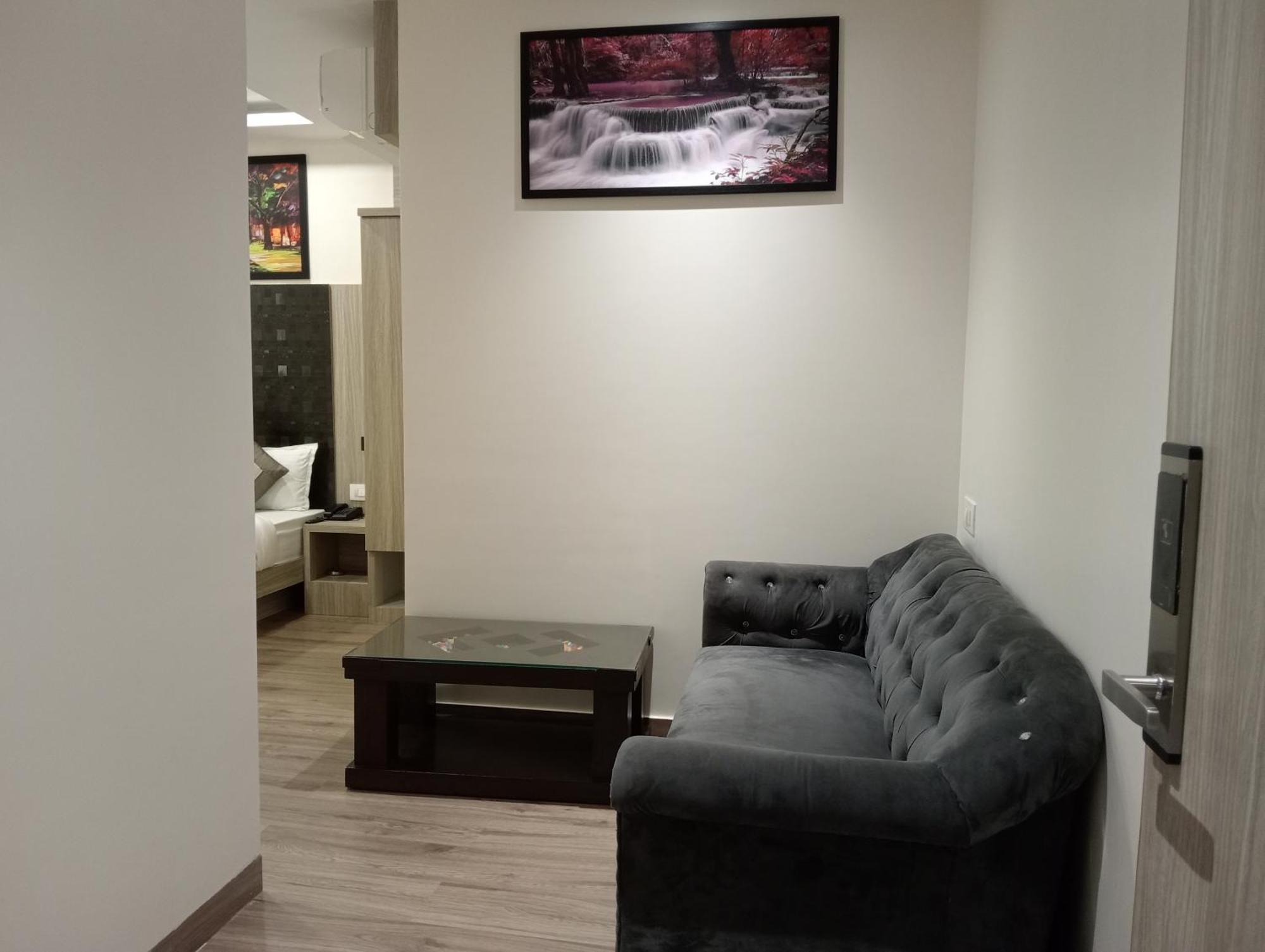 Hotel Arts International Mumbai Bagian luar foto