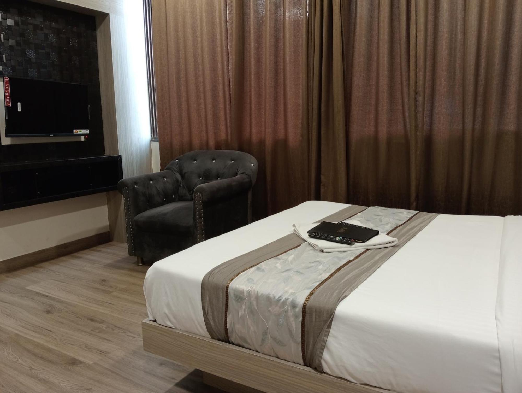 Hotel Arts International Mumbai Bagian luar foto