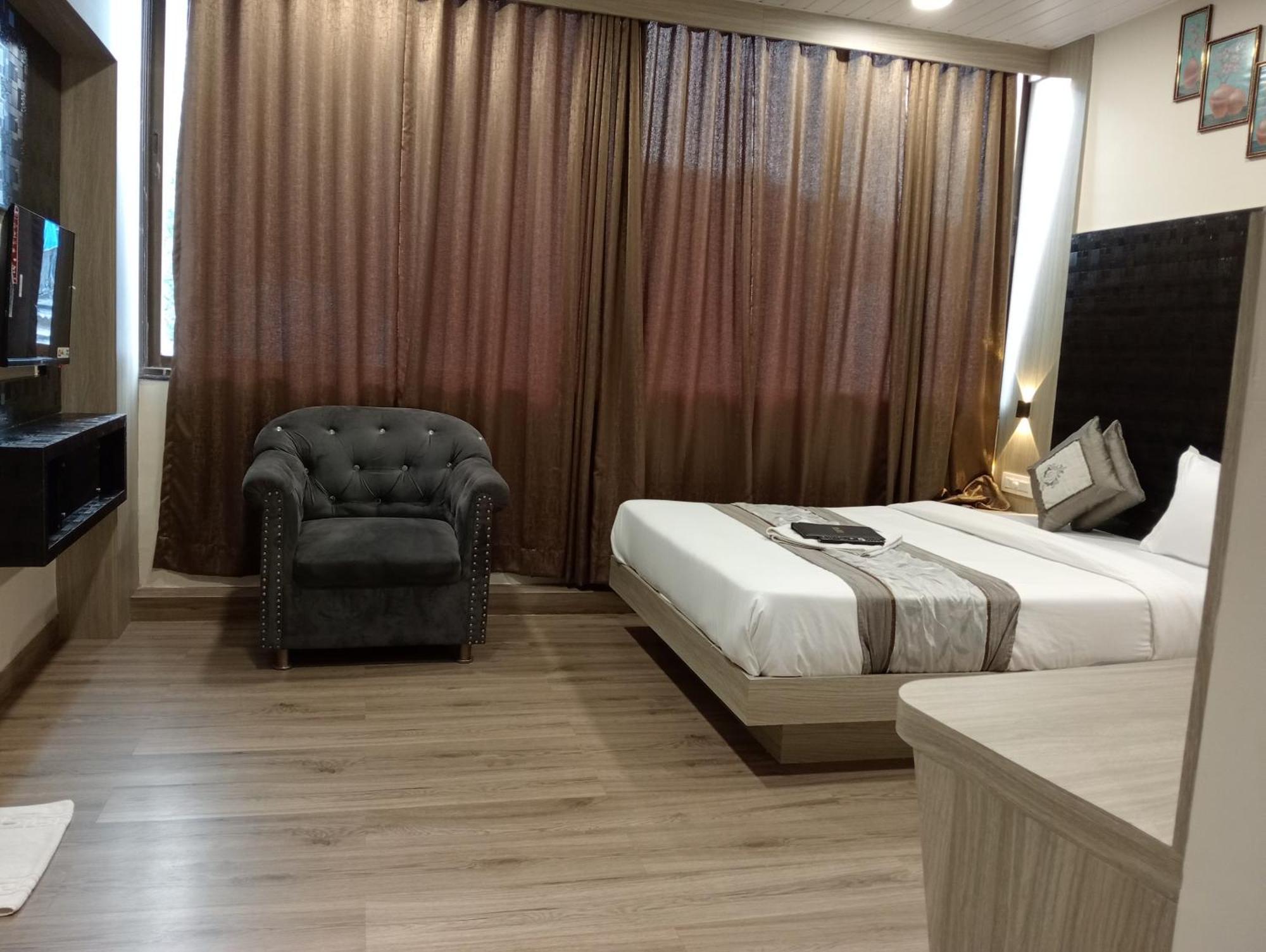 Hotel Arts International Mumbai Bagian luar foto