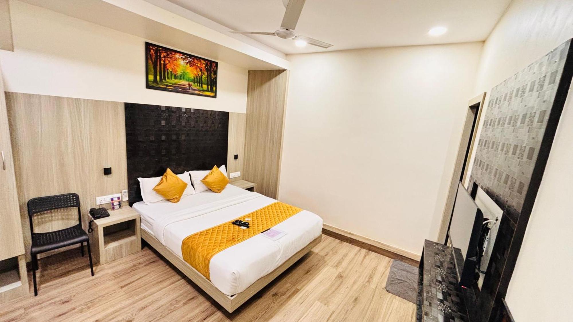 Hotel Arts International Mumbai Bagian luar foto