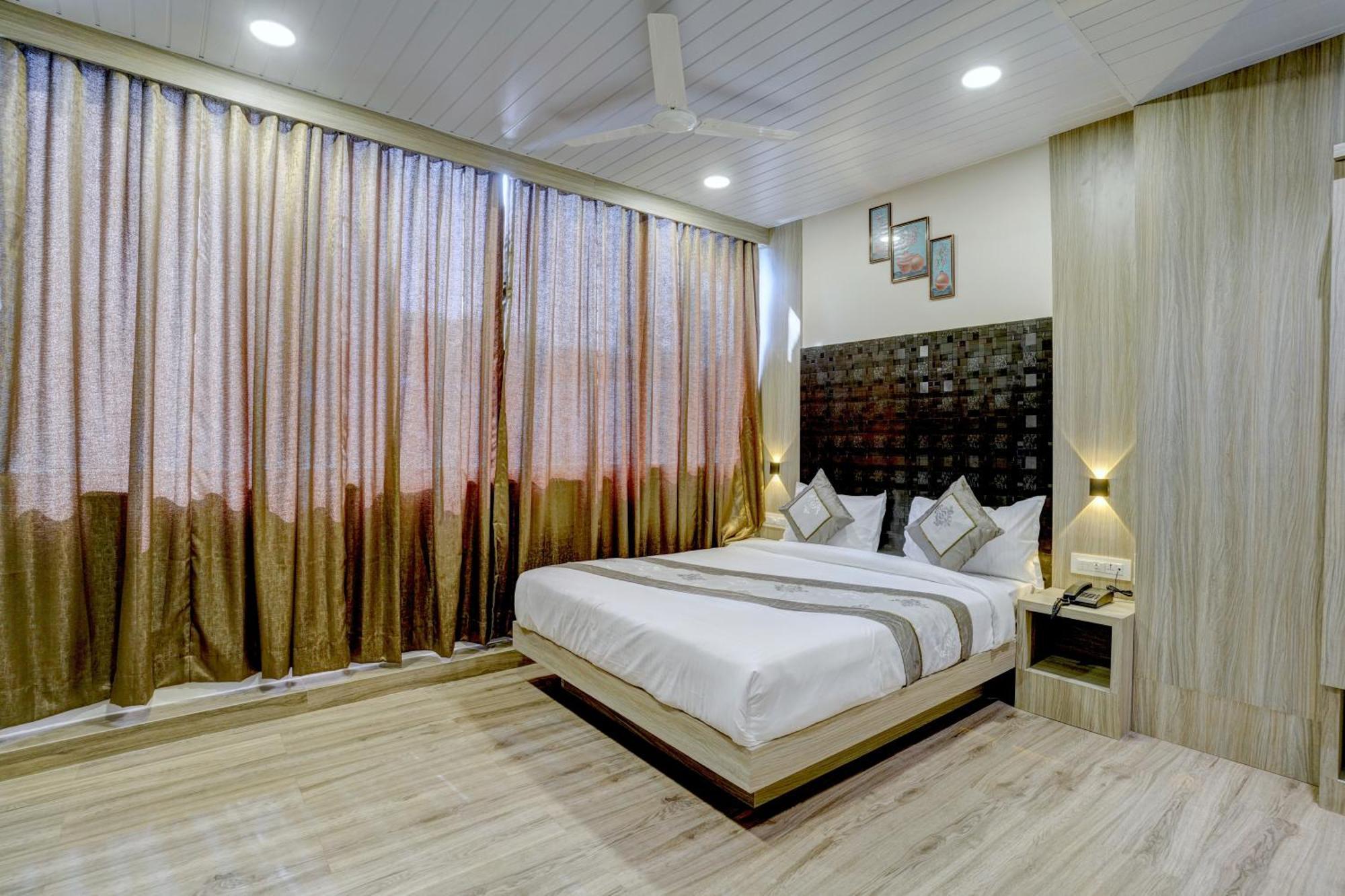 Hotel Arts International Mumbai Bagian luar foto