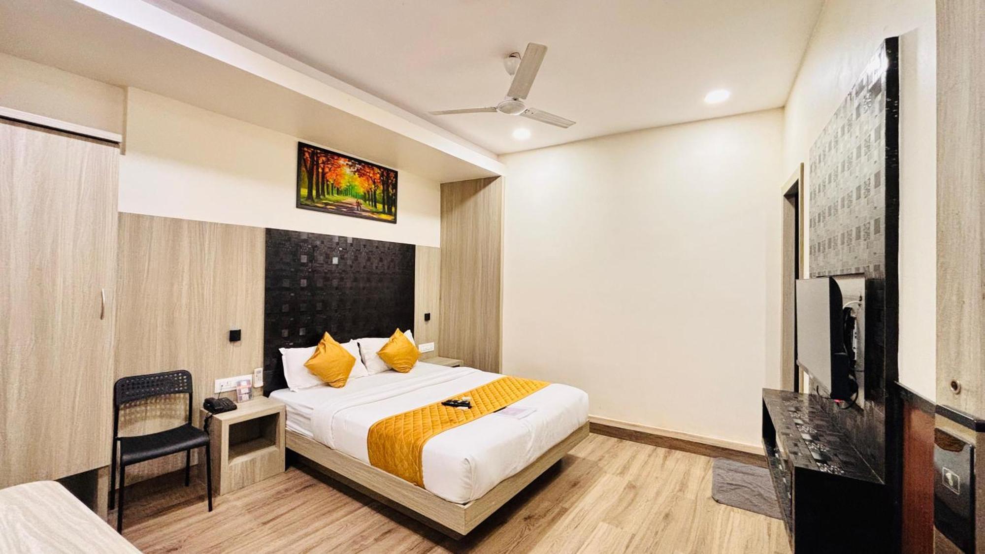 Hotel Arts International Mumbai Bagian luar foto