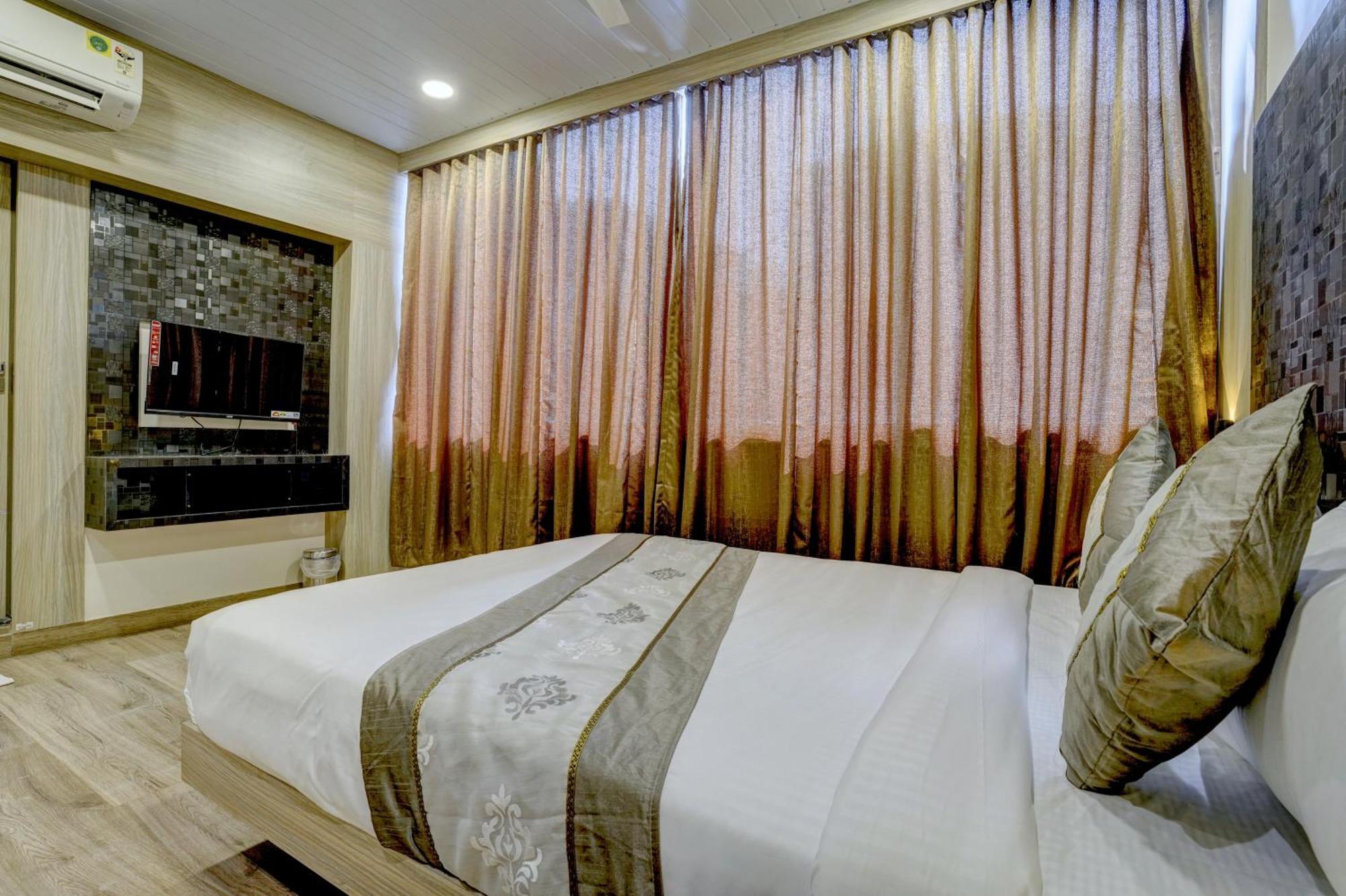 Hotel Arts International Mumbai Bagian luar foto