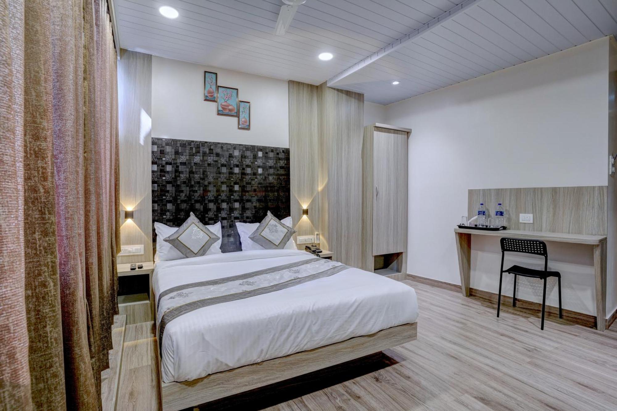 Hotel Arts International Mumbai Bagian luar foto