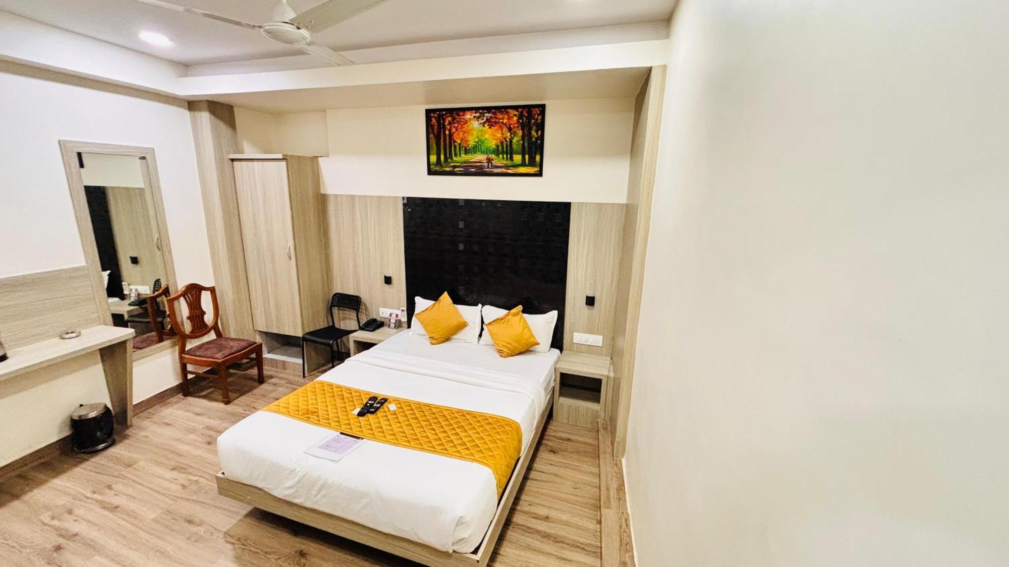 Hotel Arts International Mumbai Bagian luar foto