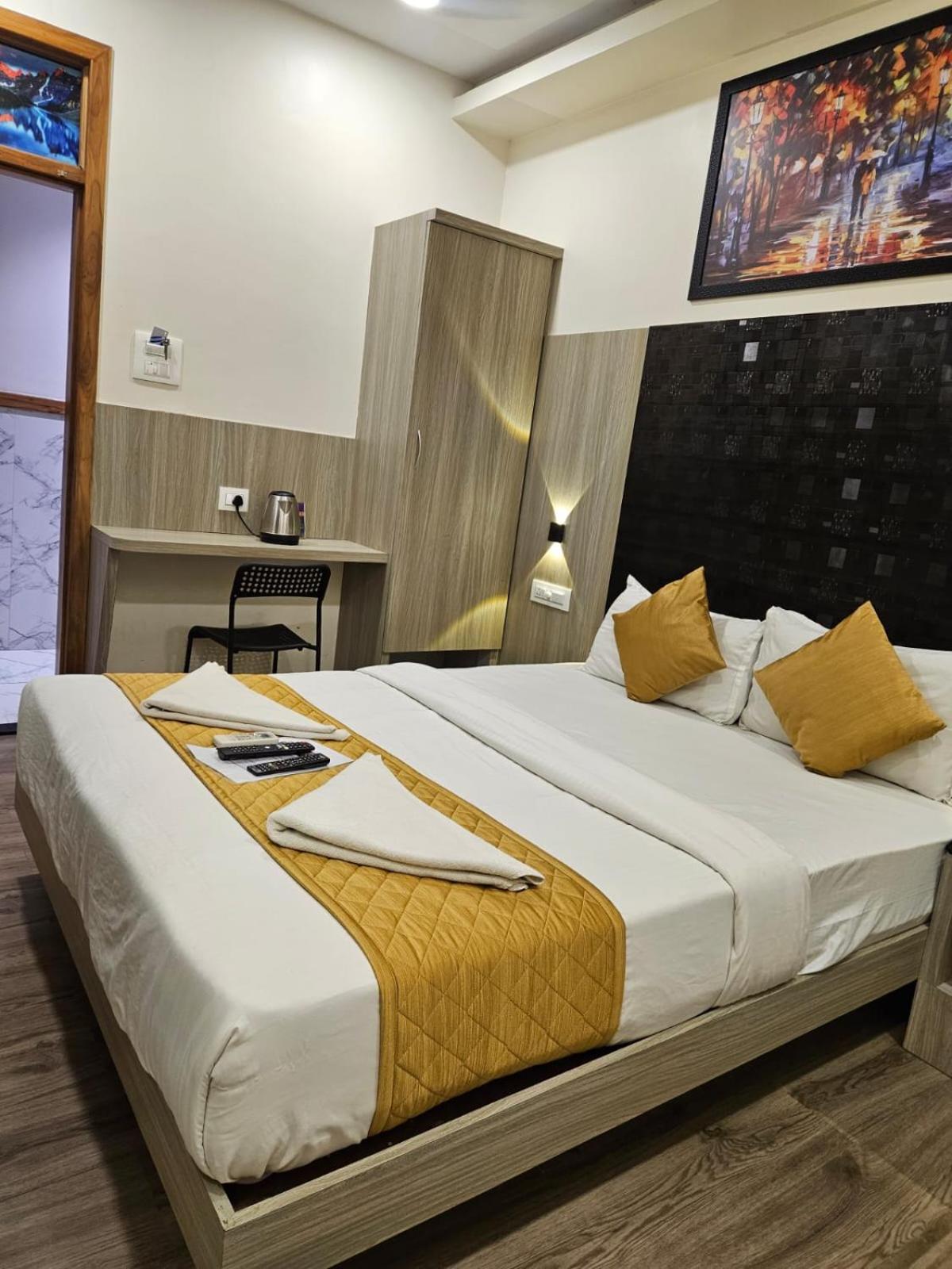 Hotel Arts International Mumbai Bagian luar foto