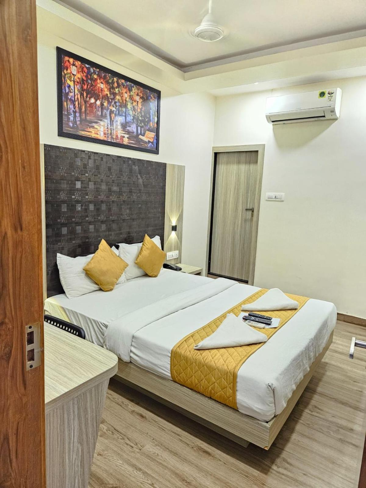 Hotel Arts International Mumbai Bagian luar foto
