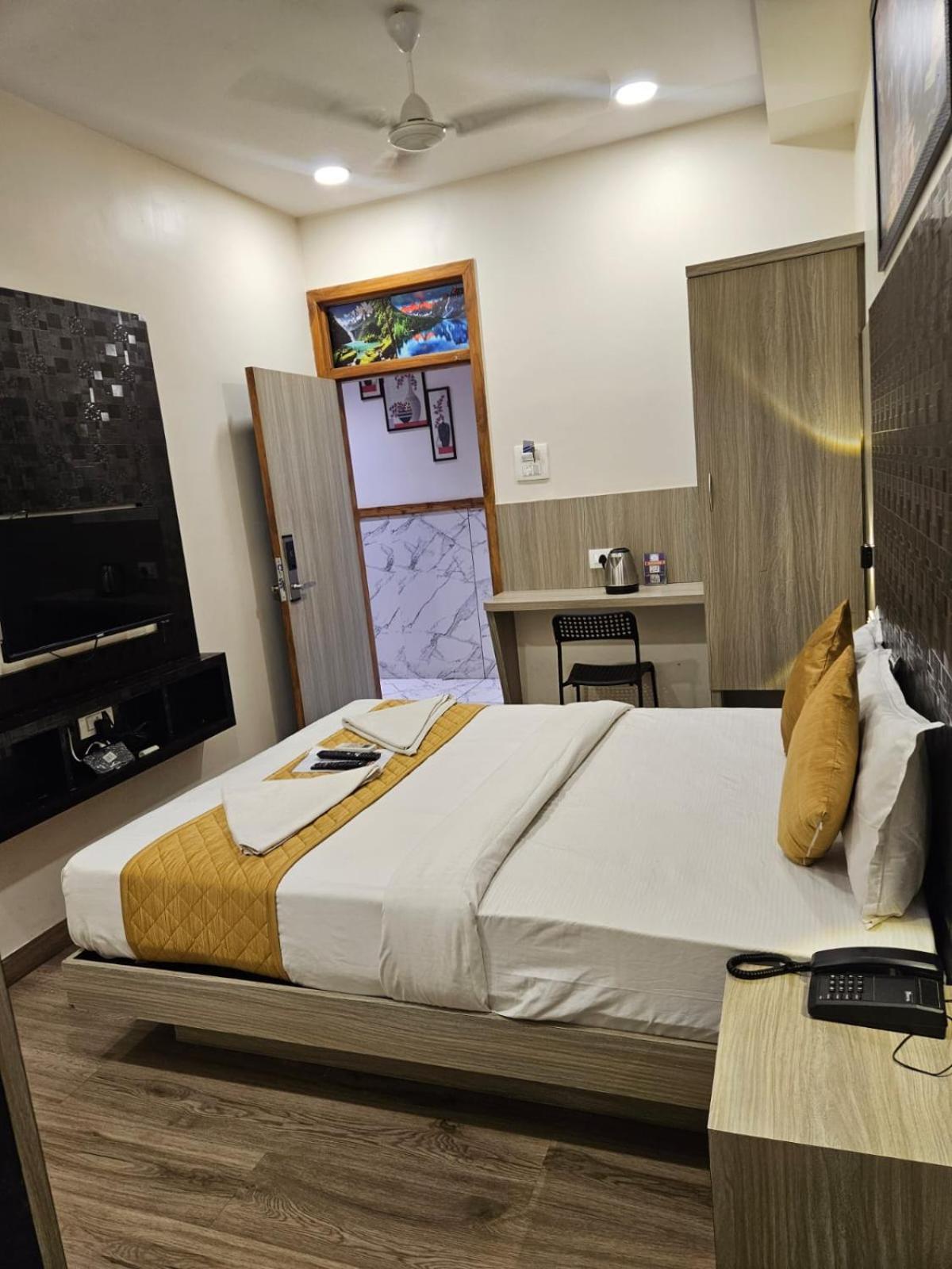 Hotel Arts International Mumbai Bagian luar foto